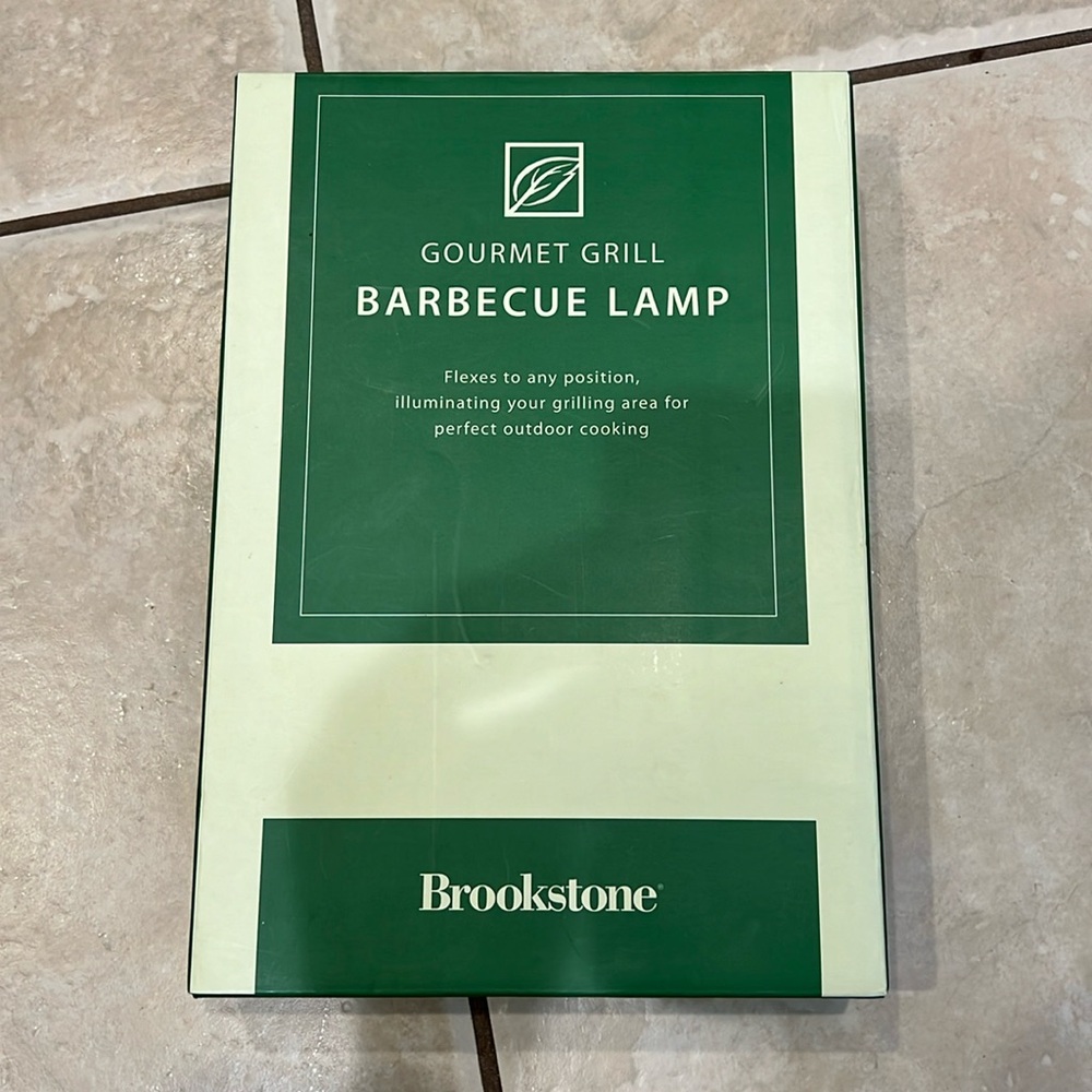 NIB! Brookstone BBQ grill light.  Great for grilling at night. Master the grill!
